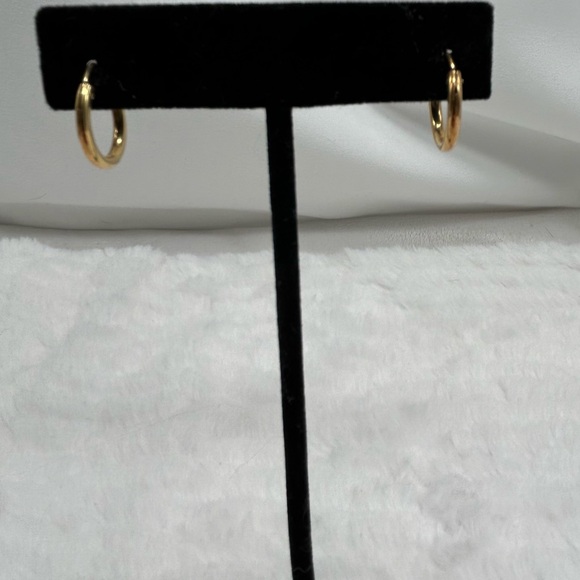 Elegant Gold Tone Hoop Earrings, stamped & signed 925 Sterling silver huggy - Picture 2 of 8